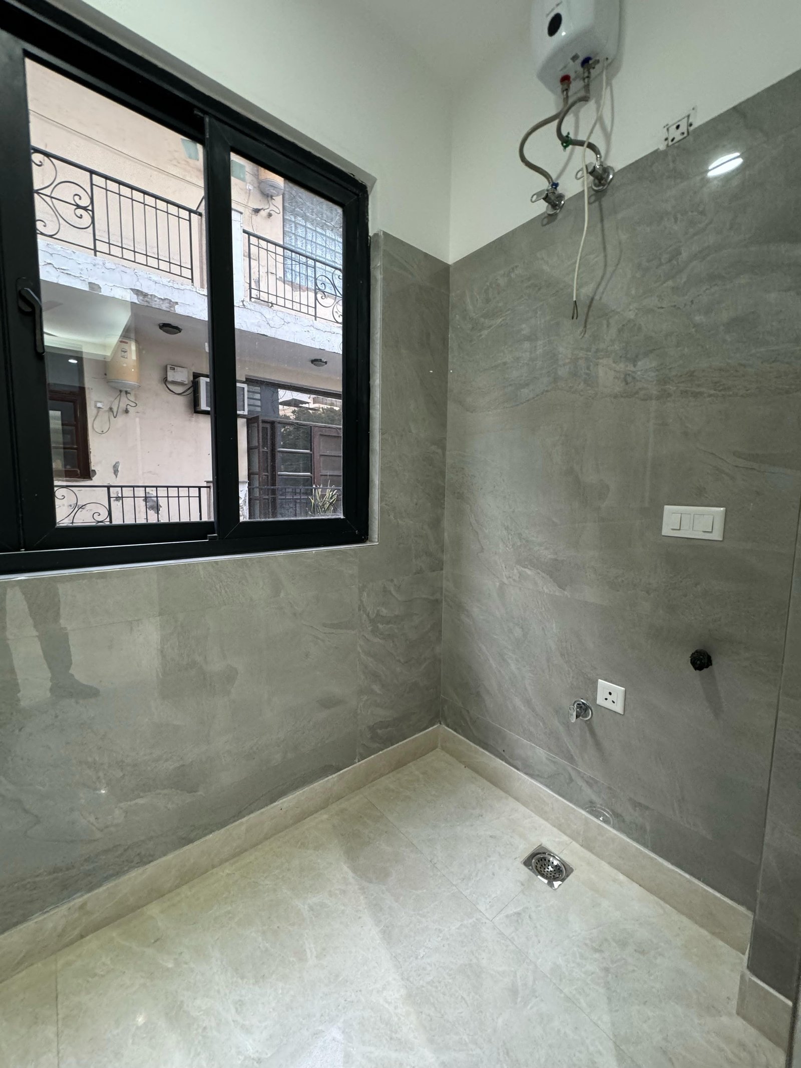 4BR, DLF Phase 1, G block available for rent